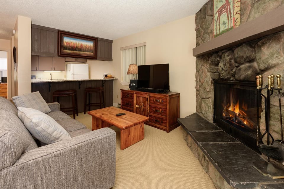 TV and multimedia, Living room, Seating area, fireplace, furniture