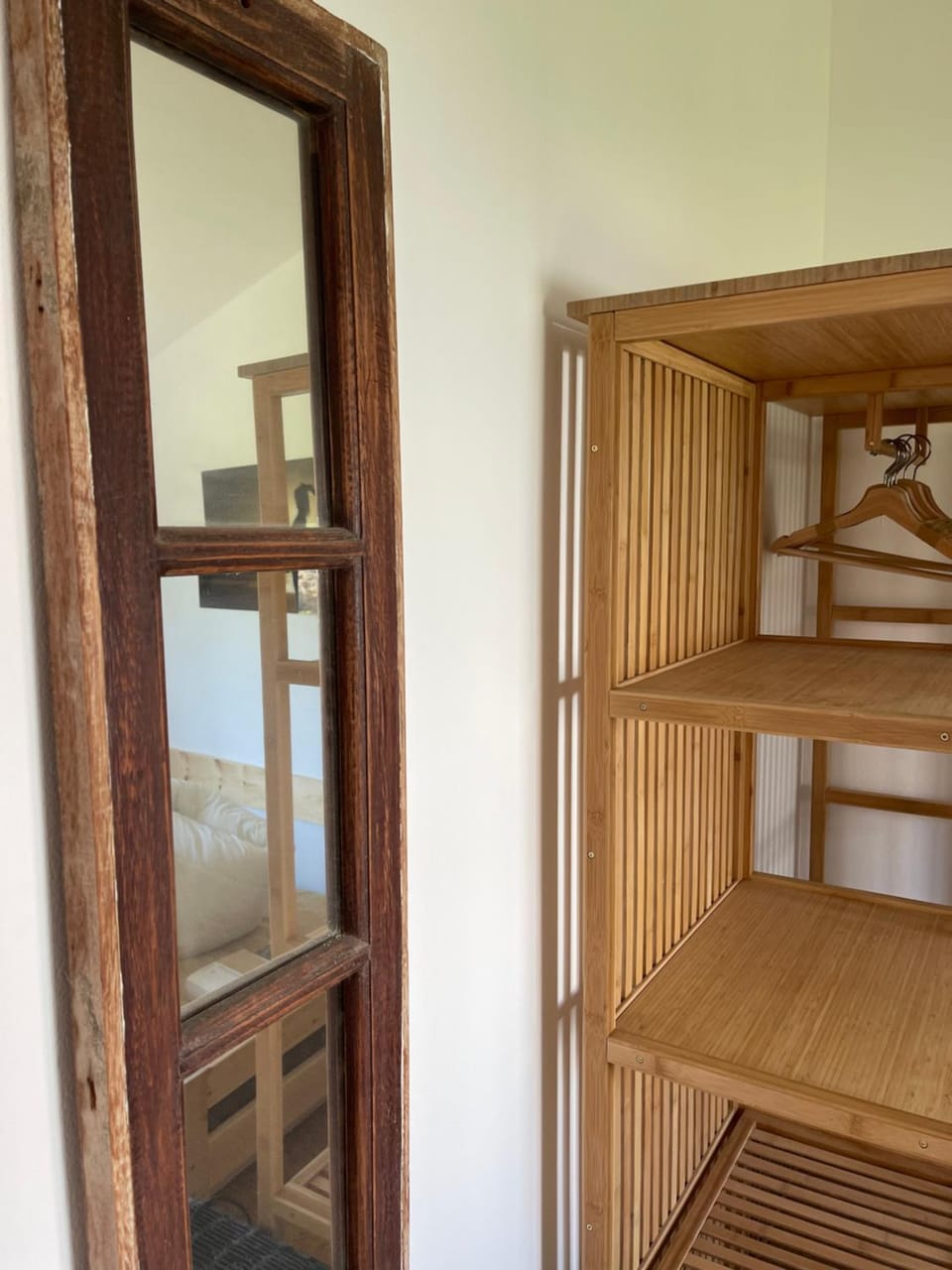 Photo of the whole room, Bedroom, wardrobe