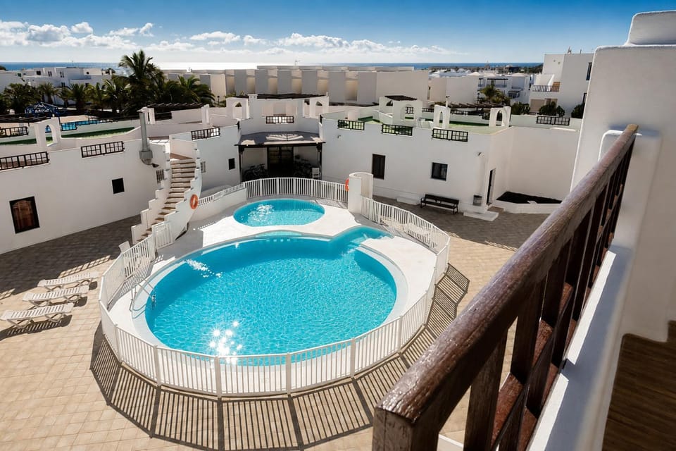 Balcony/Terrace, Pool view, Sea view