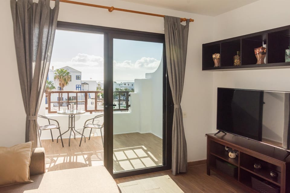 Communal lounge/ TV room, TV and multimedia, Balcony/Terrace, Living room