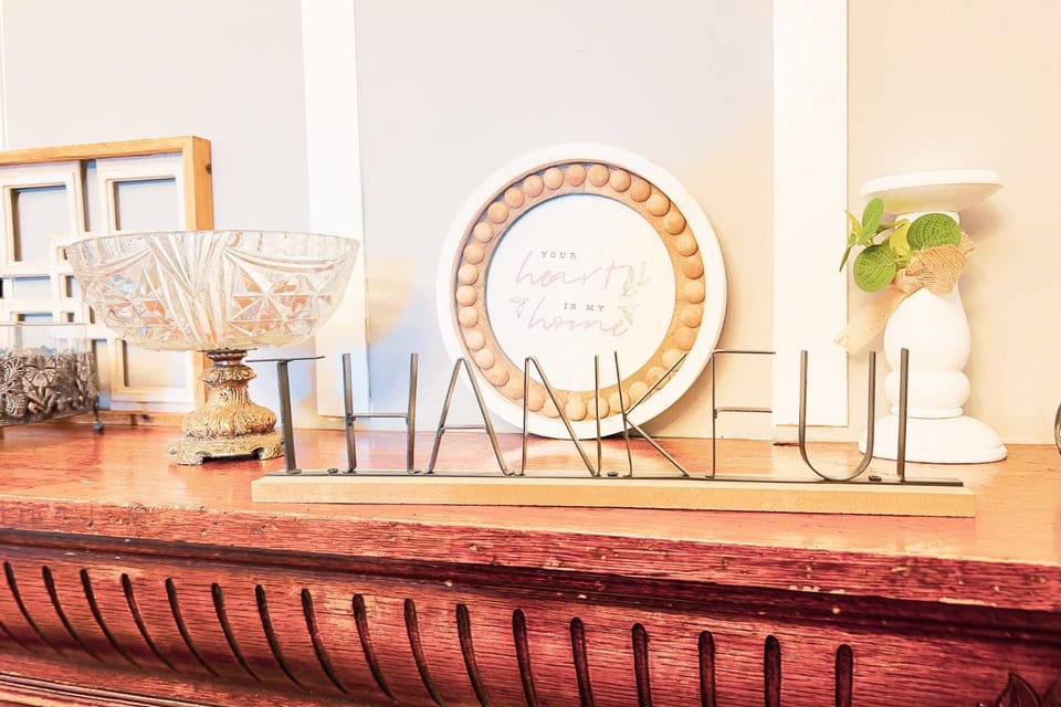 Unique Large 9BR House with 3 Bath Close to the falls House in Niagara Falls