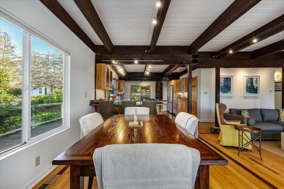 Farmhouse With Pool, Hot Tub And Tastings Included House in Windsor