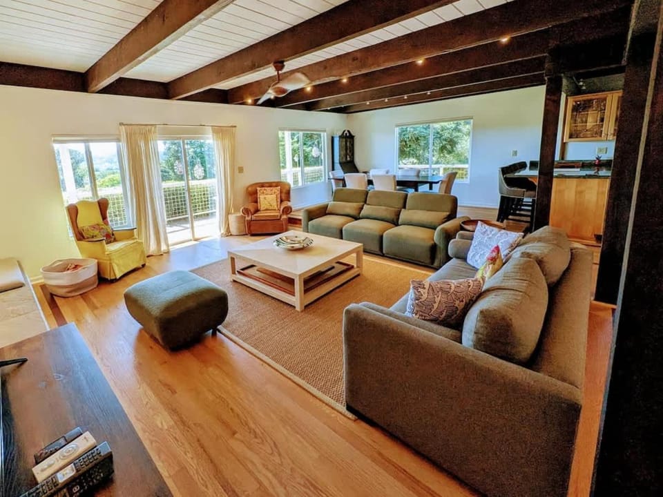 Farmhouse With Pool, Hot Tub And Tastings Included House in Windsor