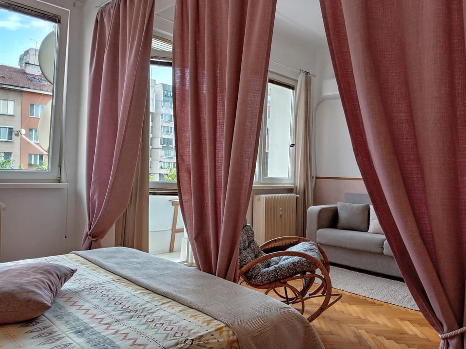 Bed, Decorative detail, Decorative detail, Seating area, Bedroom, furniture, furniture