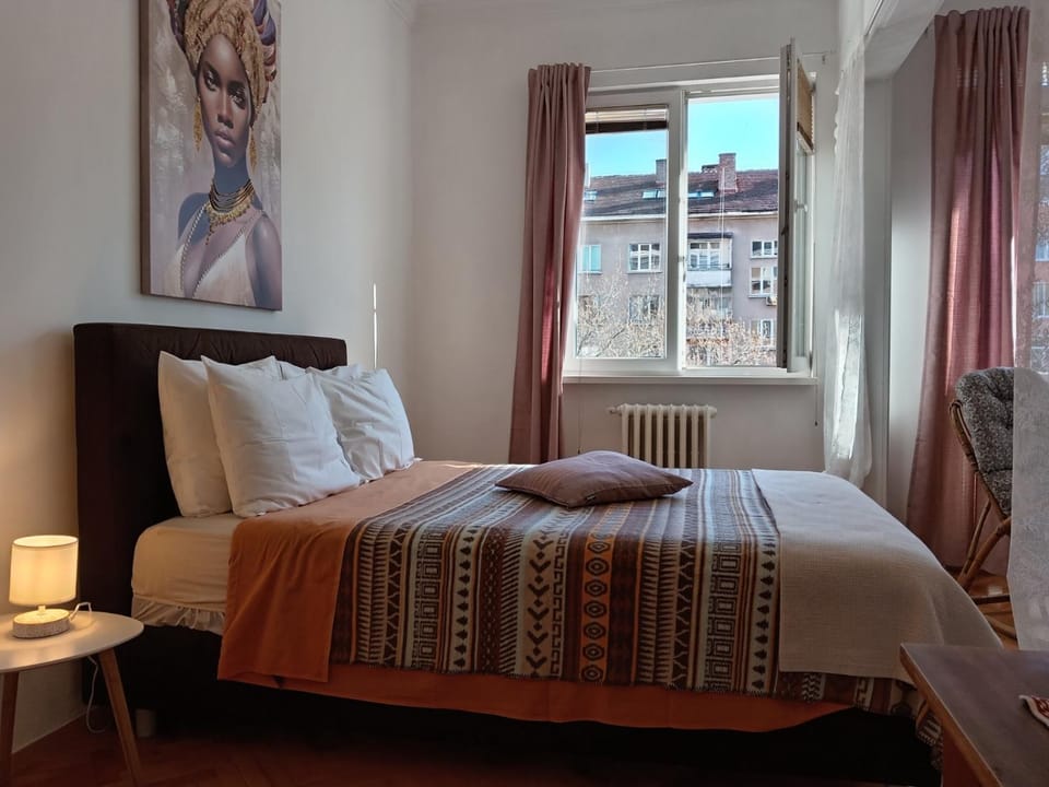 Bed, Decorative detail, Bedroom