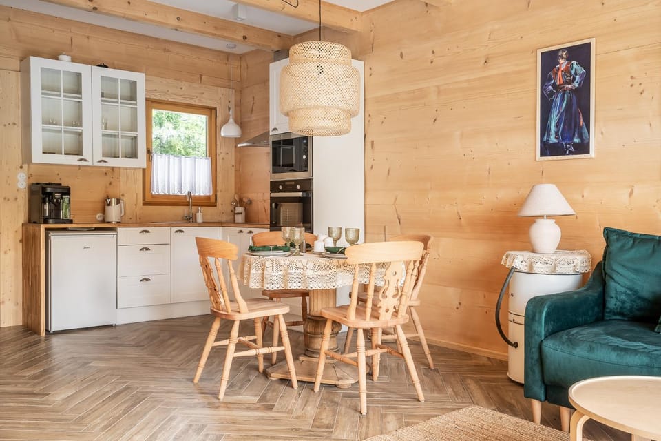 Kitchen or kitchenette, Living room, Seating area, Dining area, minibar, pet friendly, stove