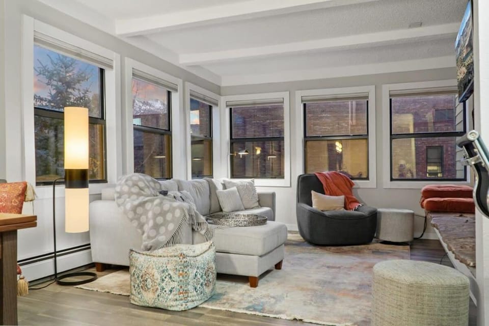 Chic 2BDR Downtown Condo Walk Everywhere House in Breckenridge