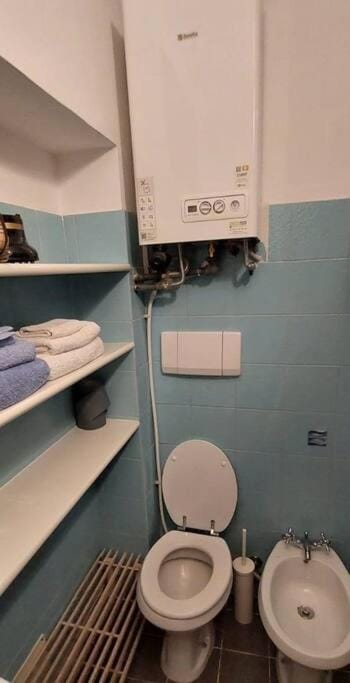Toilet, bidet