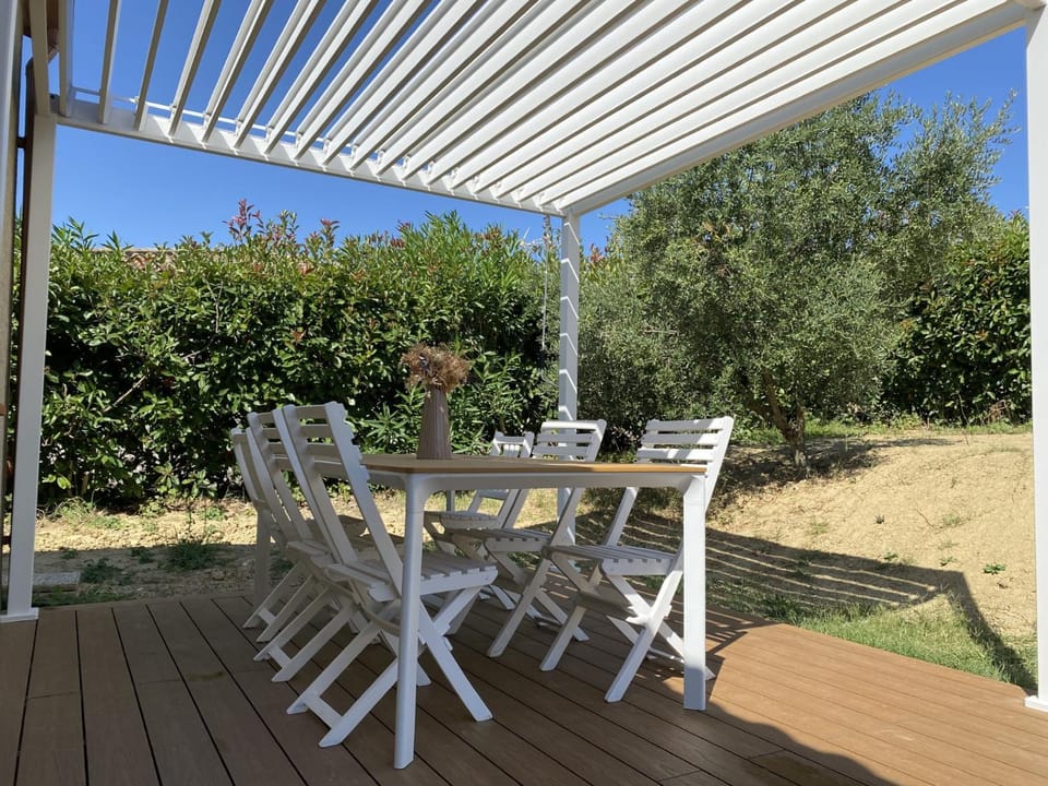 Garden, Dining area