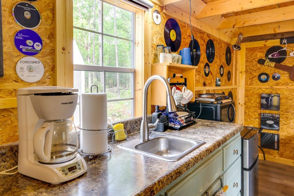 Tree-Lined Higden Retreat: Close to Parks + Trails House in Greers Ferry Lake