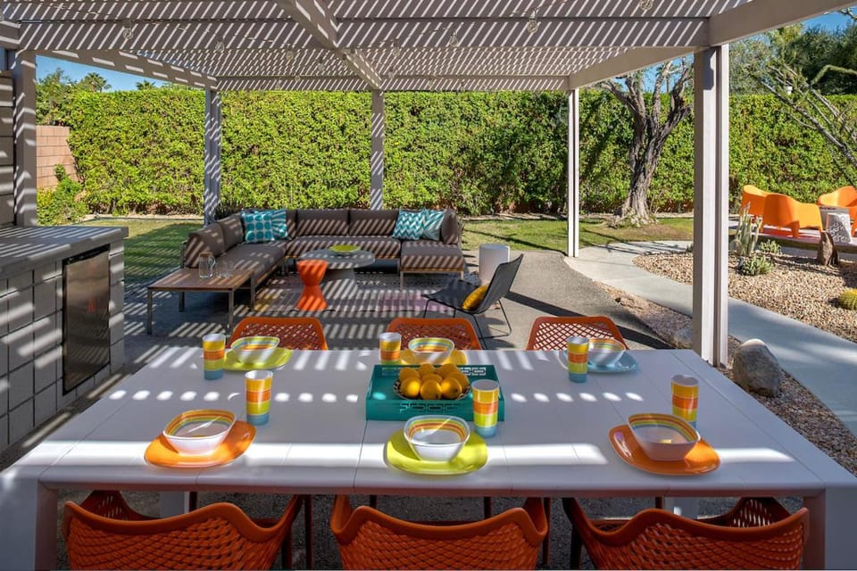 On The Rox- Luxury Refreshing Mid-Century Mod- Pool, Spa, Firepit, Outdoor Kitchen & More House in Palm Springs