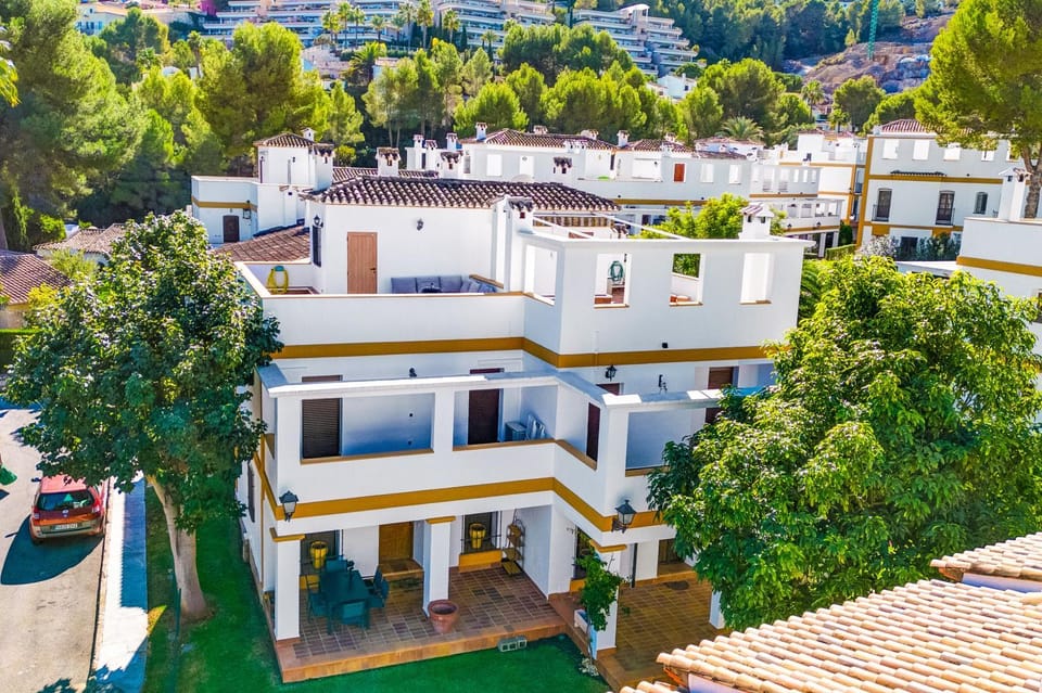 Property building, Day, Neighbourhood, Bird's eye view
