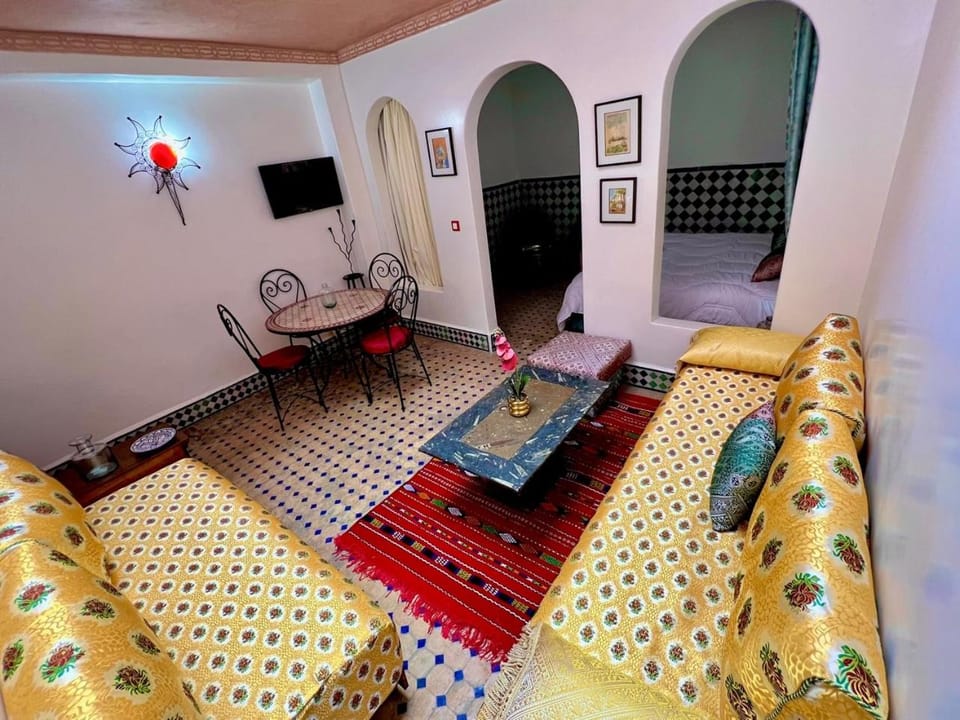 Communal lounge/ TV room, Living room, Seating area, Dining area