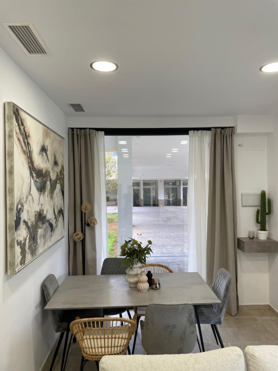Dining area, Food