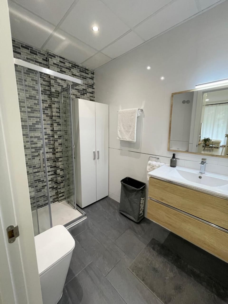 Shower, Bathroom, towels