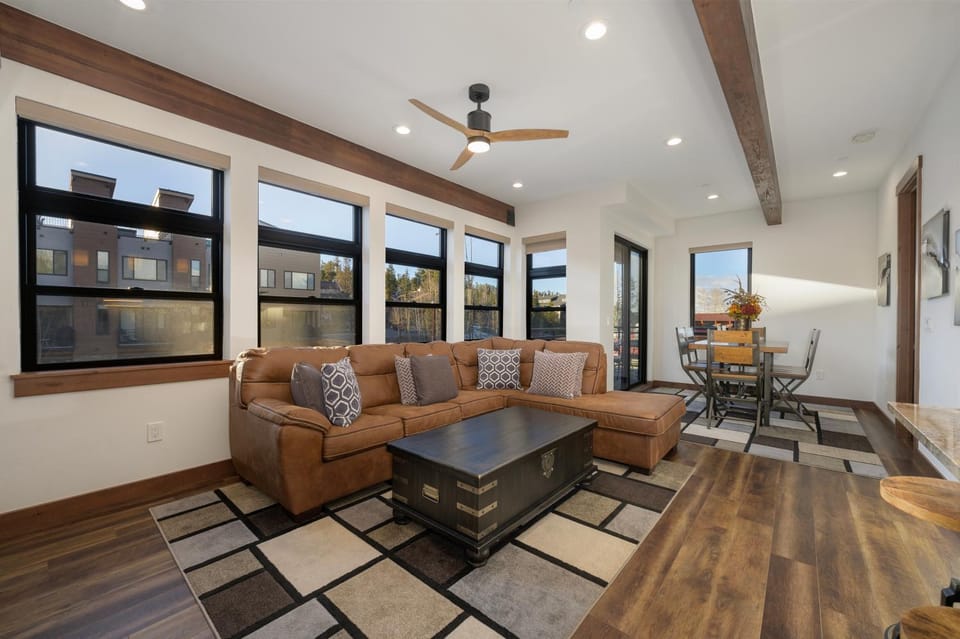 Living room, Seating area, Dining area, Mountain view, furniture