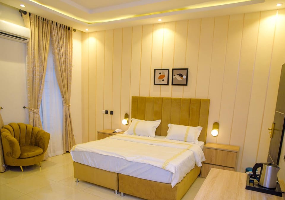 Photo of the whole room, Bedroom