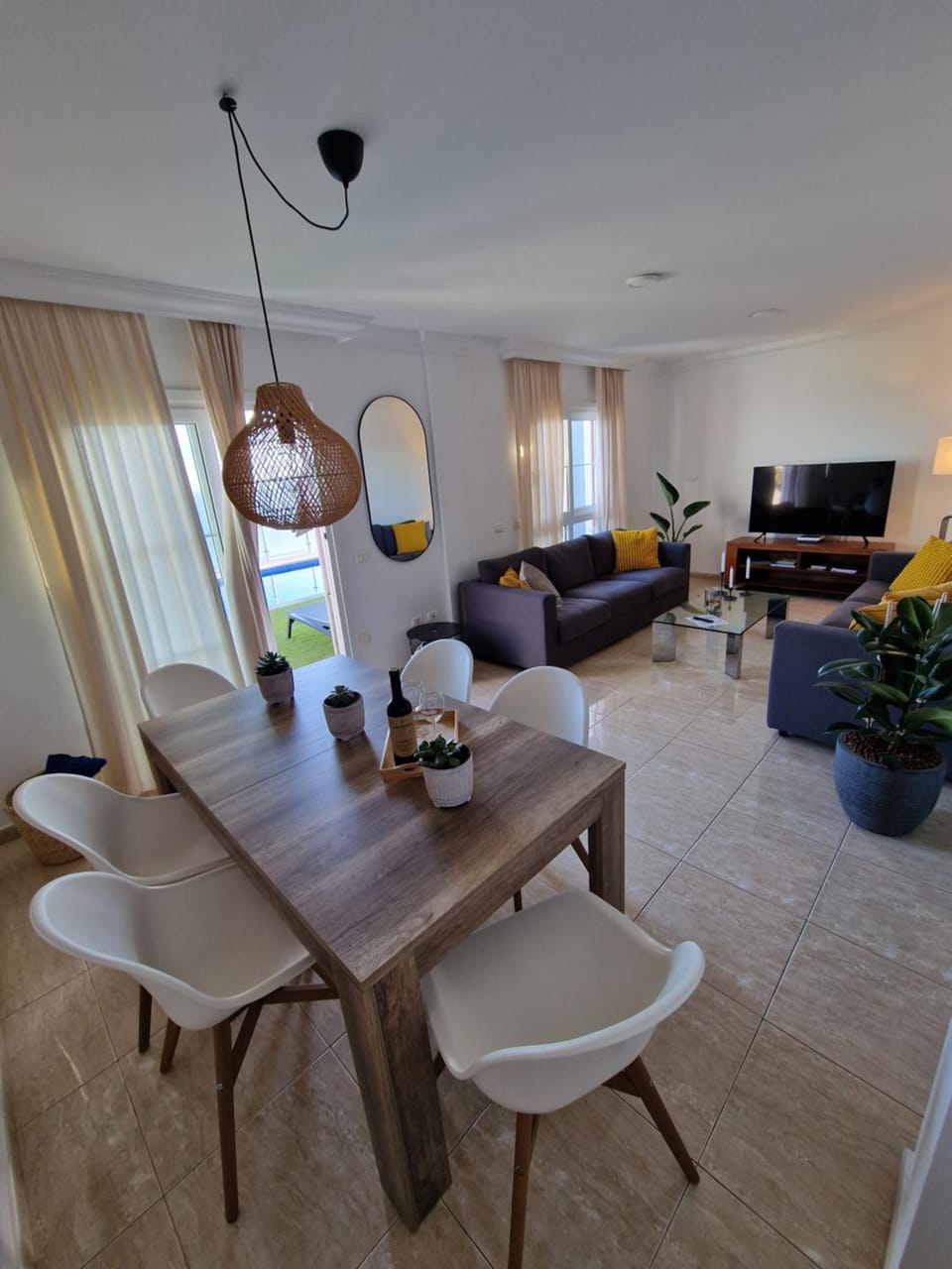 Living room, Dining area