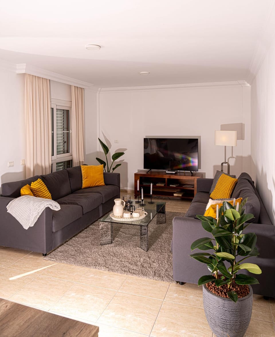 Communal lounge/ TV room, TV and multimedia, Living room