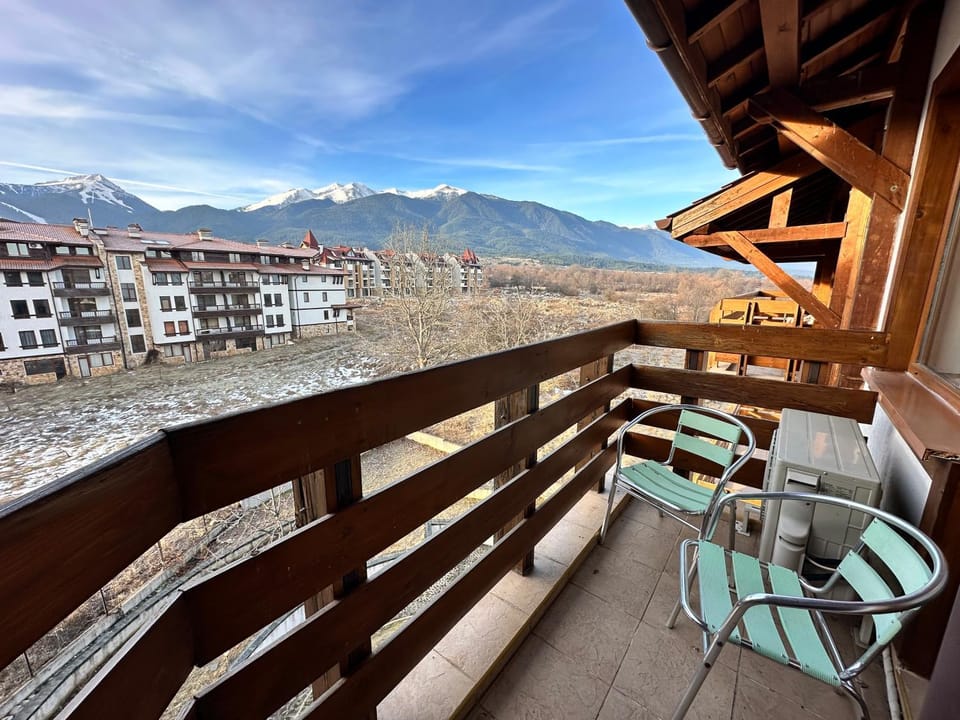 View (from property/room), Balcony/Terrace, Mountain view