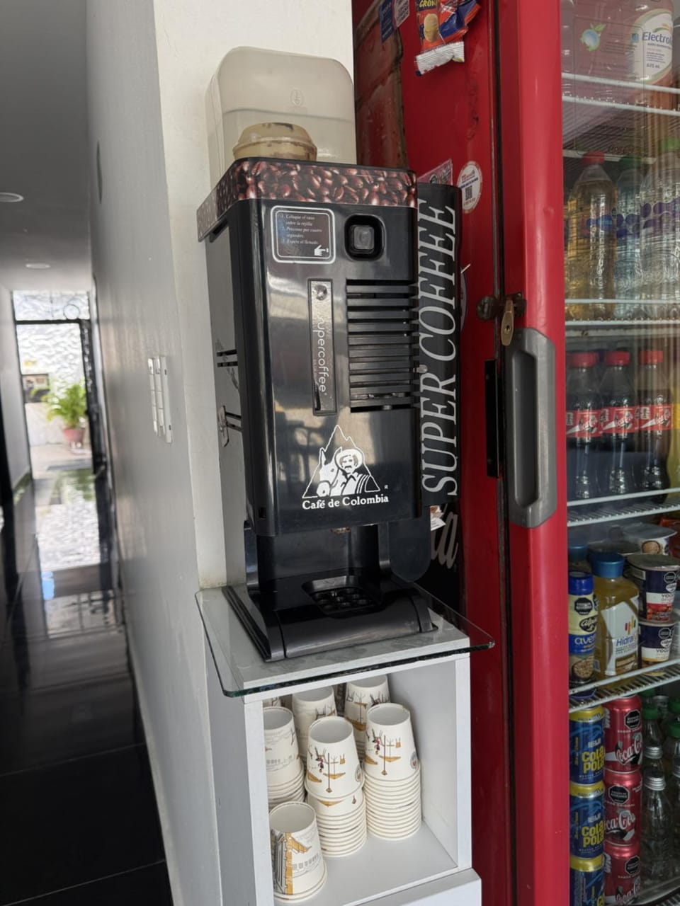 Coffee/tea facilities, vending machine