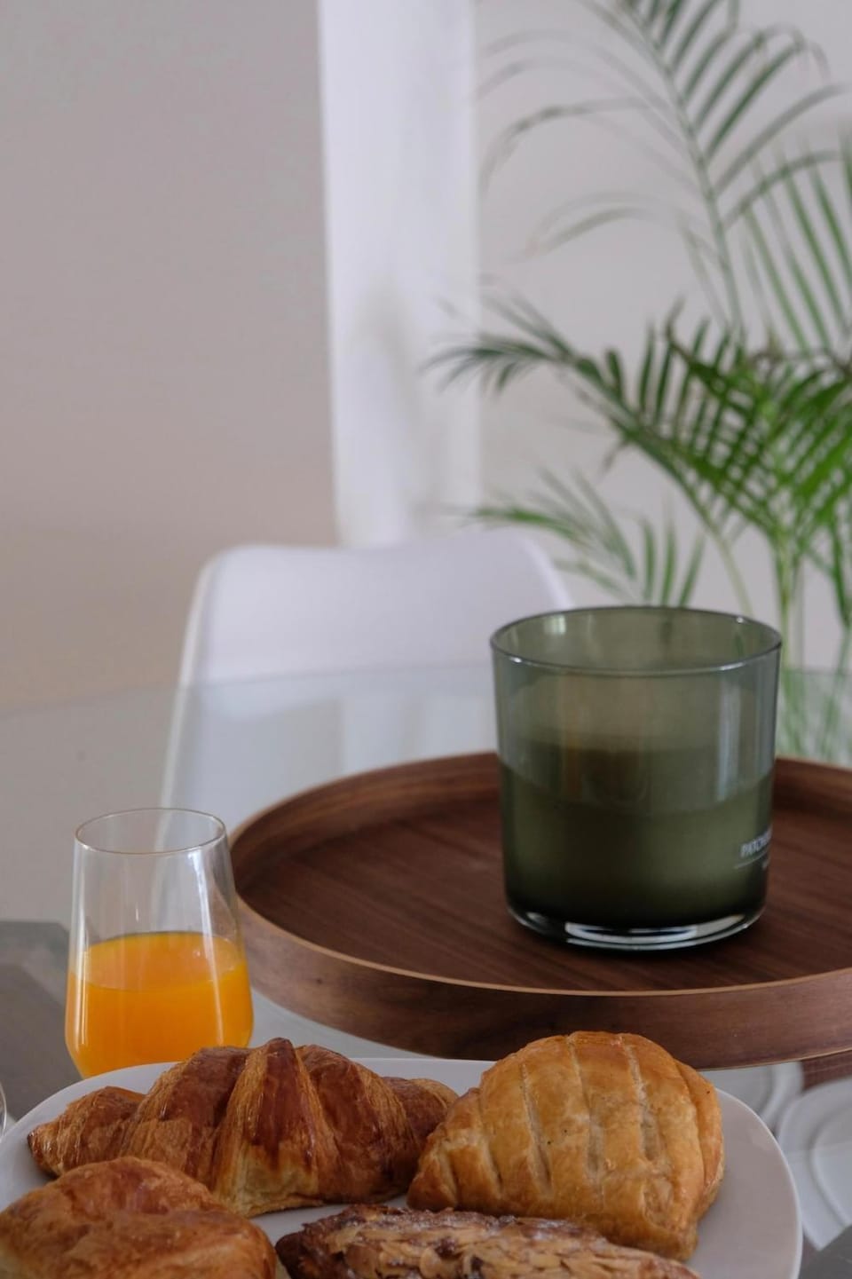 Heart of Antibes 3 BBedroom Queen beds AC Parking Apartment in Antibes