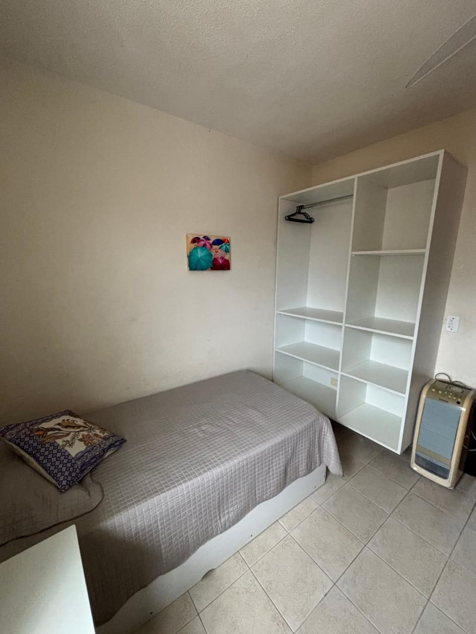 Sobrado confortável a uma quadra do mar. House in State of Paraná