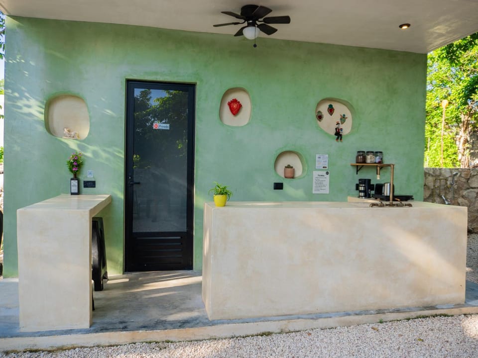 Kitchen or kitchenette, Communal kitchen