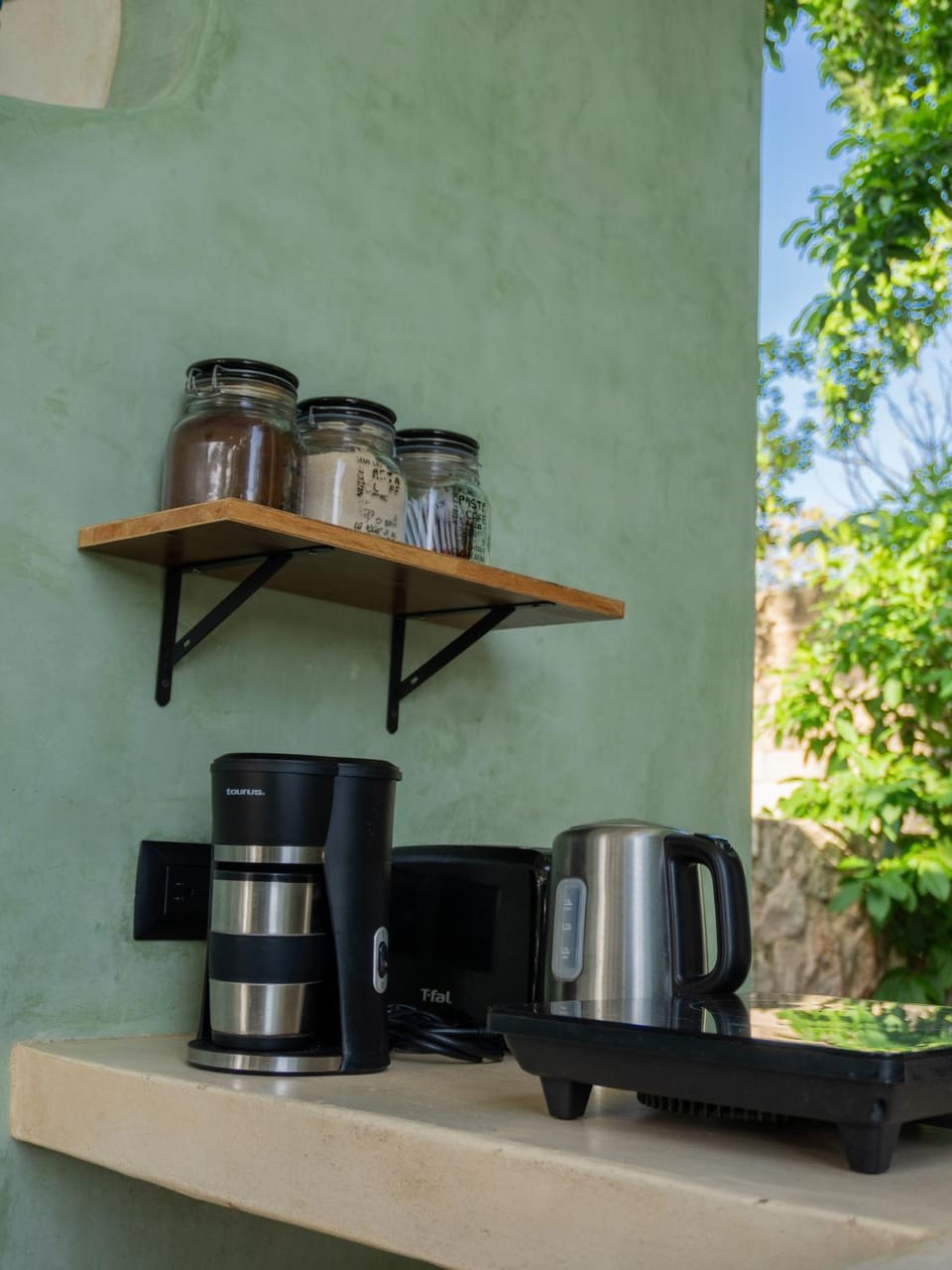 Coffee/tea facilities, Kitchen or kitchenette, Communal kitchen