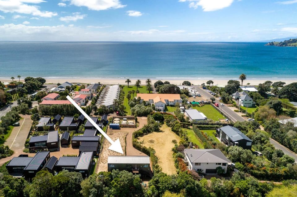 Onetangi Beach Stays Studio 2 - Coast & Country Apartment in Auckland Region
