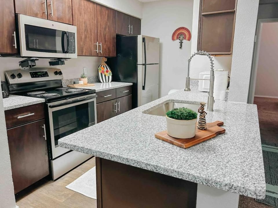 Spacious Family Value Retreat - Pool and Garage Apartment in Nueces County