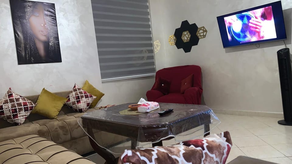 Communal lounge/ TV room, TV and multimedia, Living room, Seating area