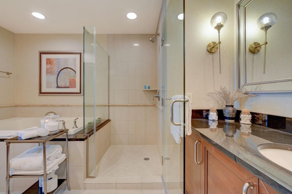 Shower, Bathroom, towels