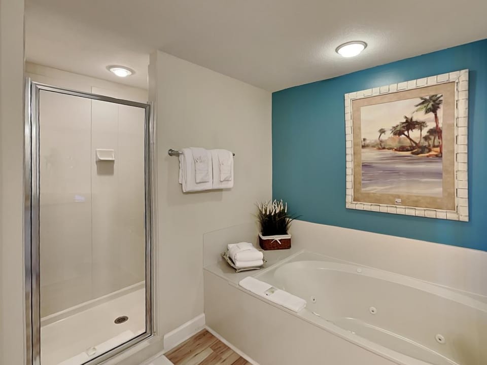 Shower, Hot Tub, Bathroom, Bath, towels