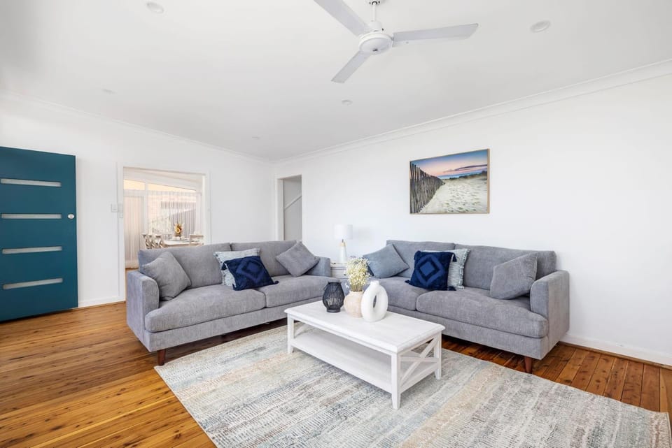 Living room, Seating area, fireplace