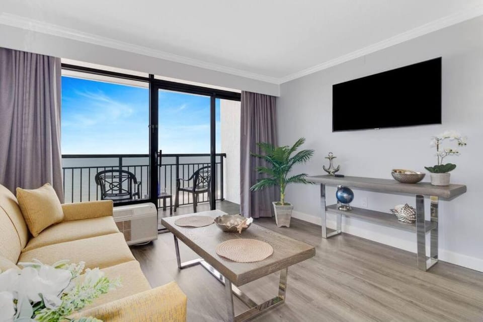 TV and multimedia, View (from property/room), Balcony/Terrace, Living room
