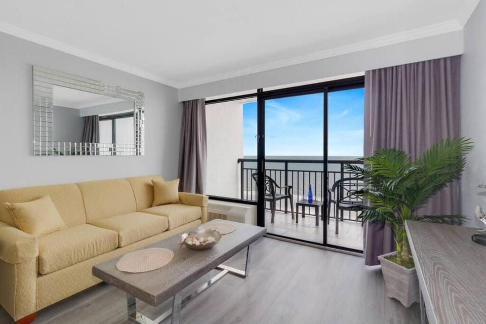 View (from property/room), Living room, Seating area