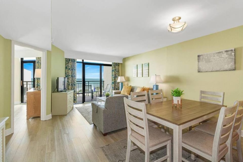 TV and multimedia, View (from property/room), Balcony/Terrace, Living room, Seating area, Dining area