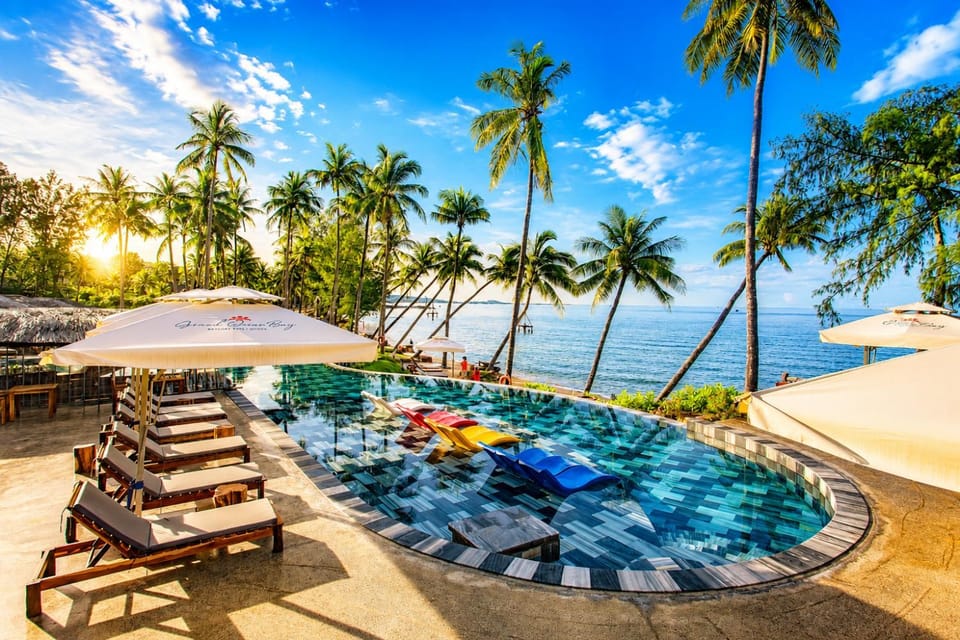 Day, Beach, Pool view, Sea view, Swimming pool, sunbed
