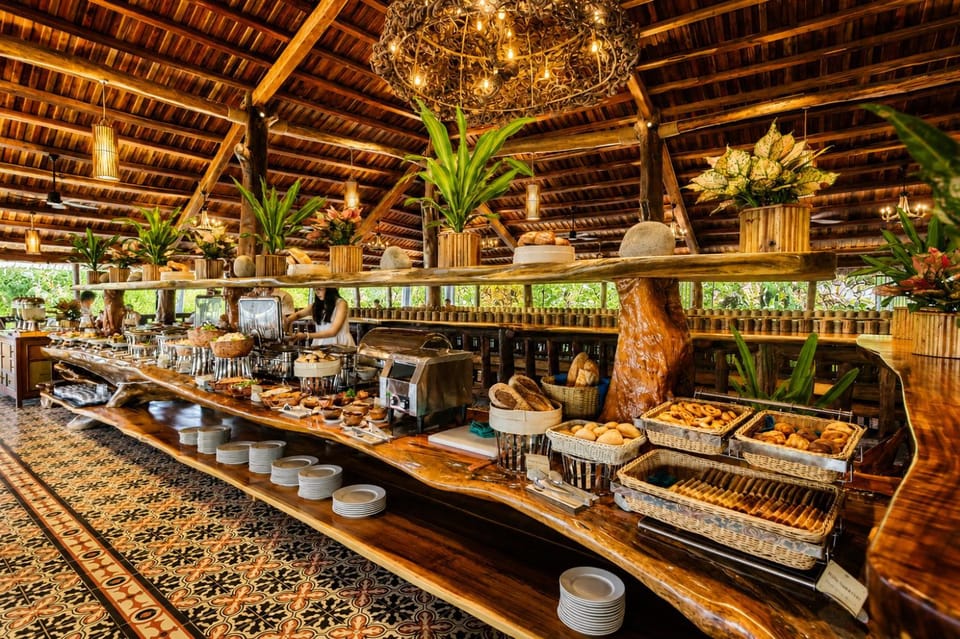 Restaurant/places to eat, Buffet breakfast