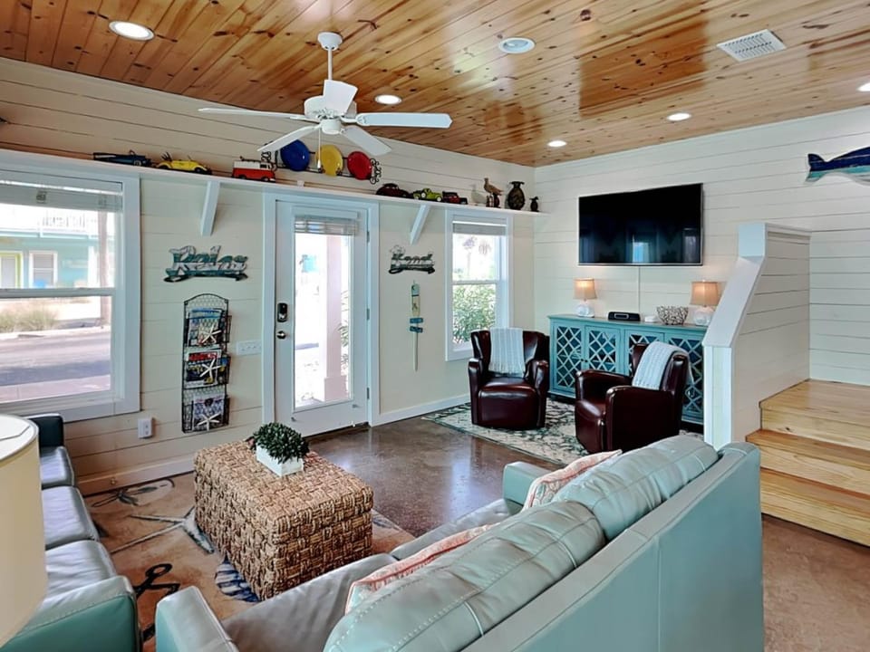 TV and multimedia, Living room, Seating area, furniture