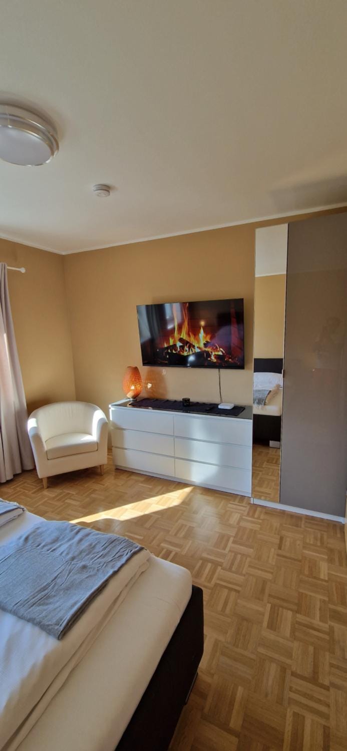 Bed, TV and multimedia, Photo of the whole room, Bedroom, wardrobe
