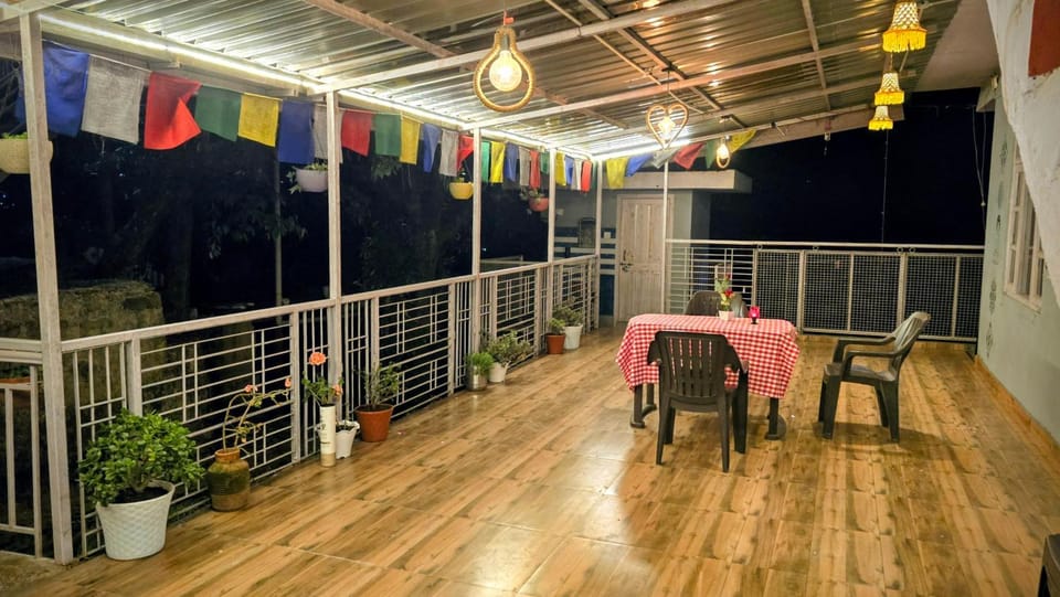 TREE HOUSE BY THE CITY ESCAPE Chalet in Shimla