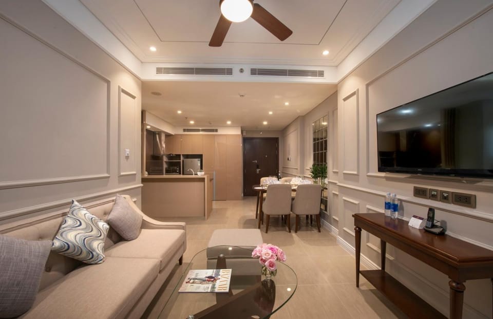 TV and multimedia, Kitchen or kitchenette, Living room, Seating area, Dining area, fireplace, minibar