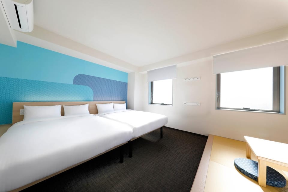 Bed, Seating area, Bedroom