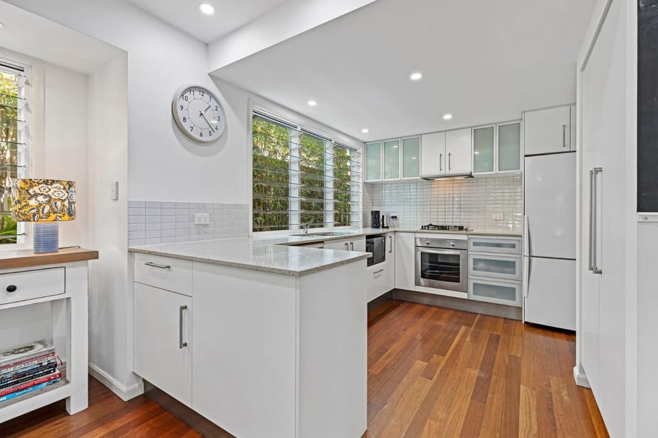 Kitchen or kitchenette, oven