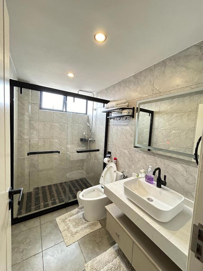 Shower, Toilet, Bathroom, Bath, towels