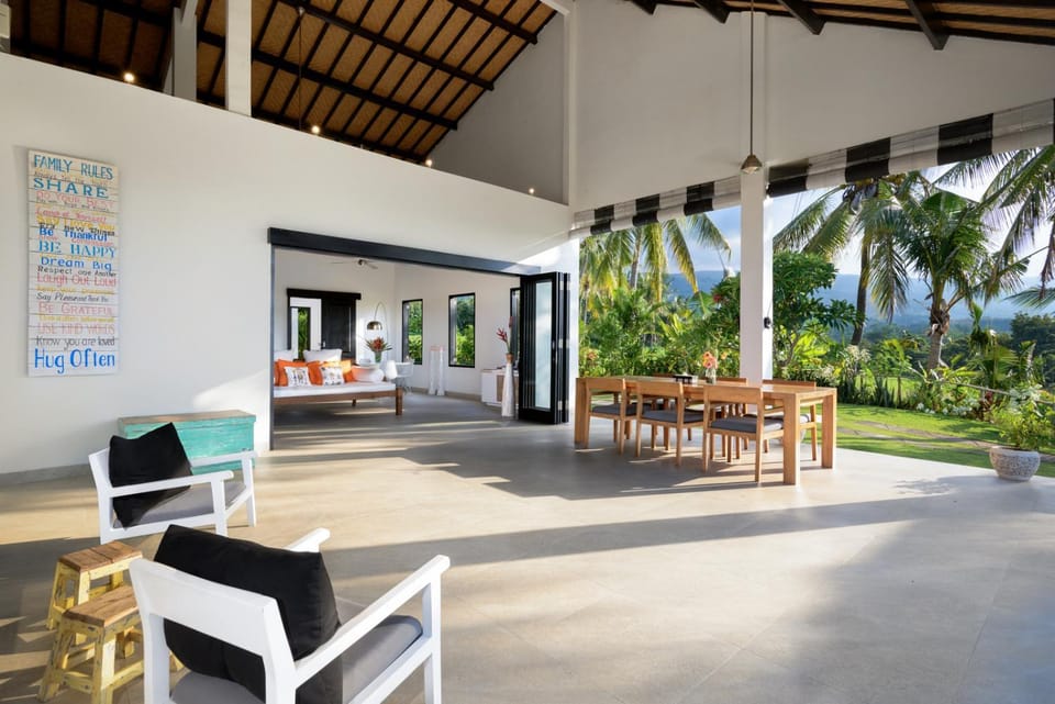 Seating area, Dining area, Garden view