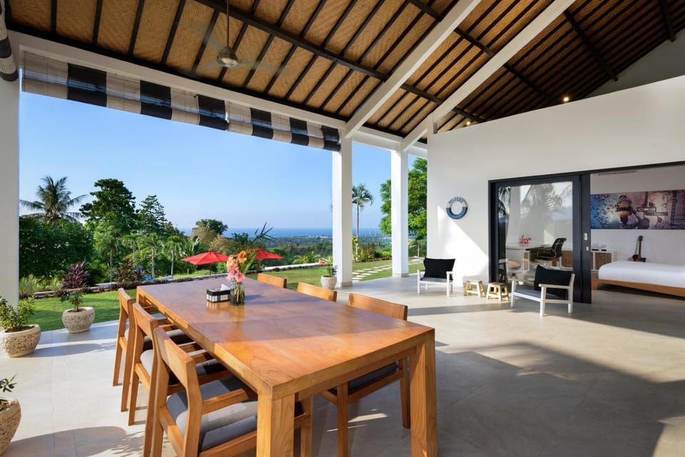 View (from property/room), Dining area, Sea view