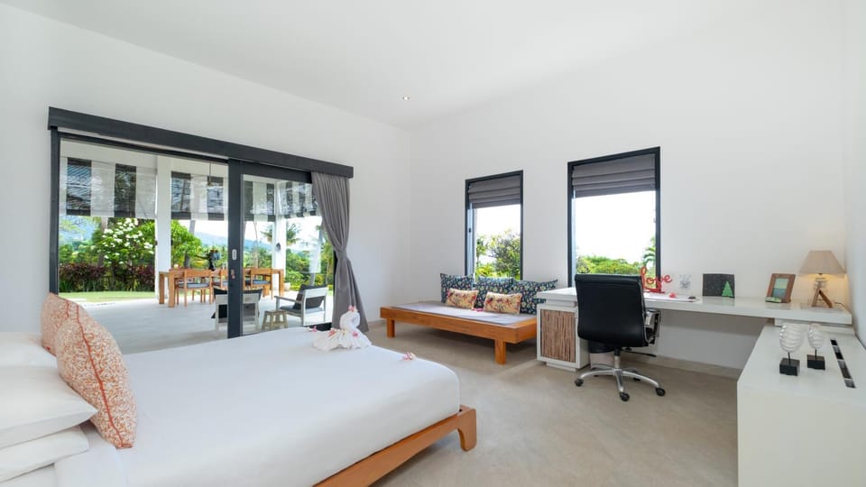 Bed, Photo of the whole room, Bedroom